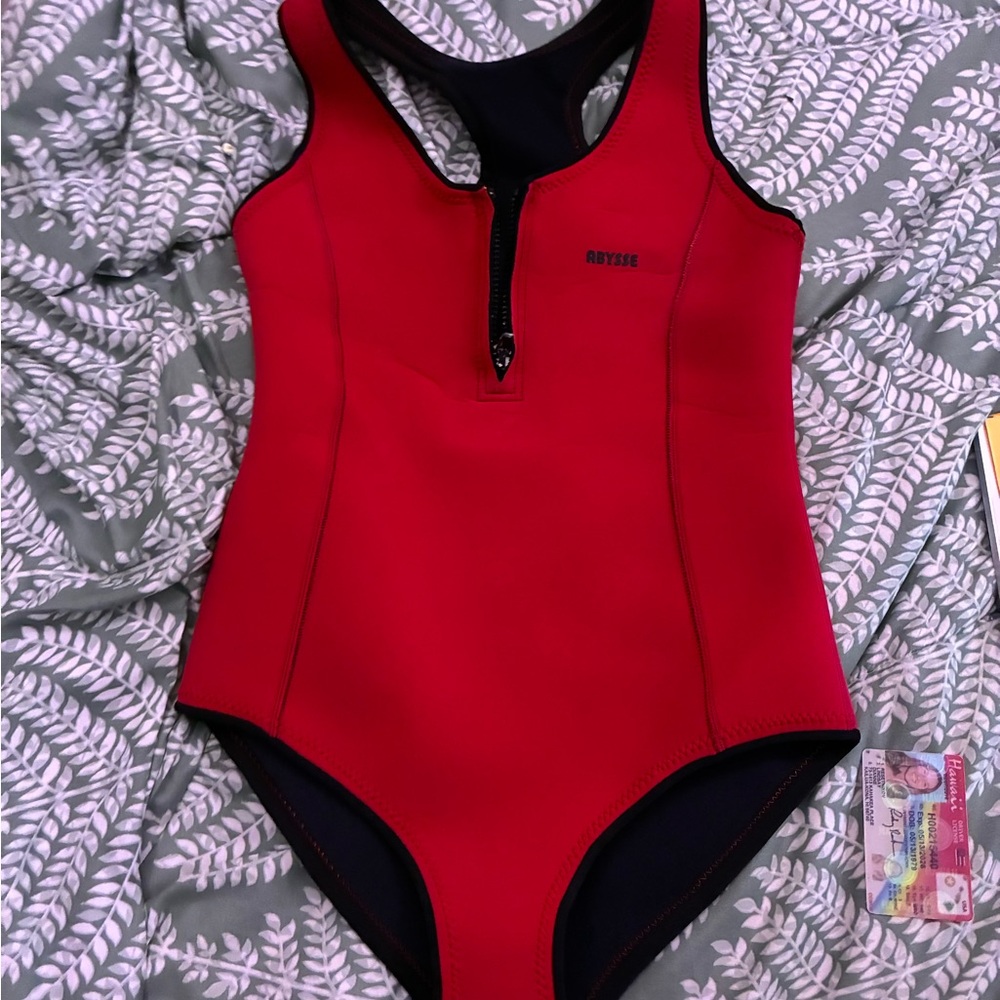 Abysse red wetsuit 2mm
